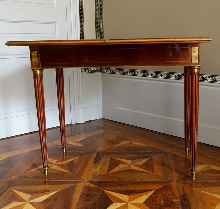 Table à jeux Louis XVI en acajou