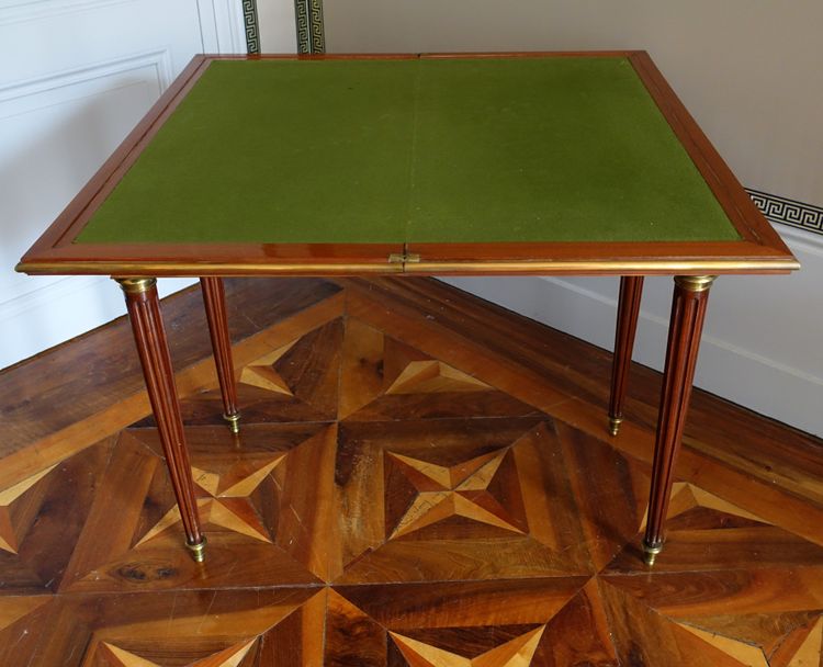 Table à jeux Louis XVI en acajou