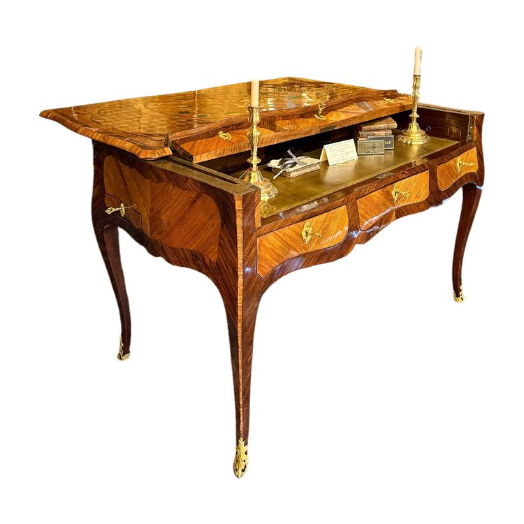 Jean-Baptiste Tuart Wichtiger mechanischer Schreibtisch mit floraler Marketerie, Louis XV-Epoche