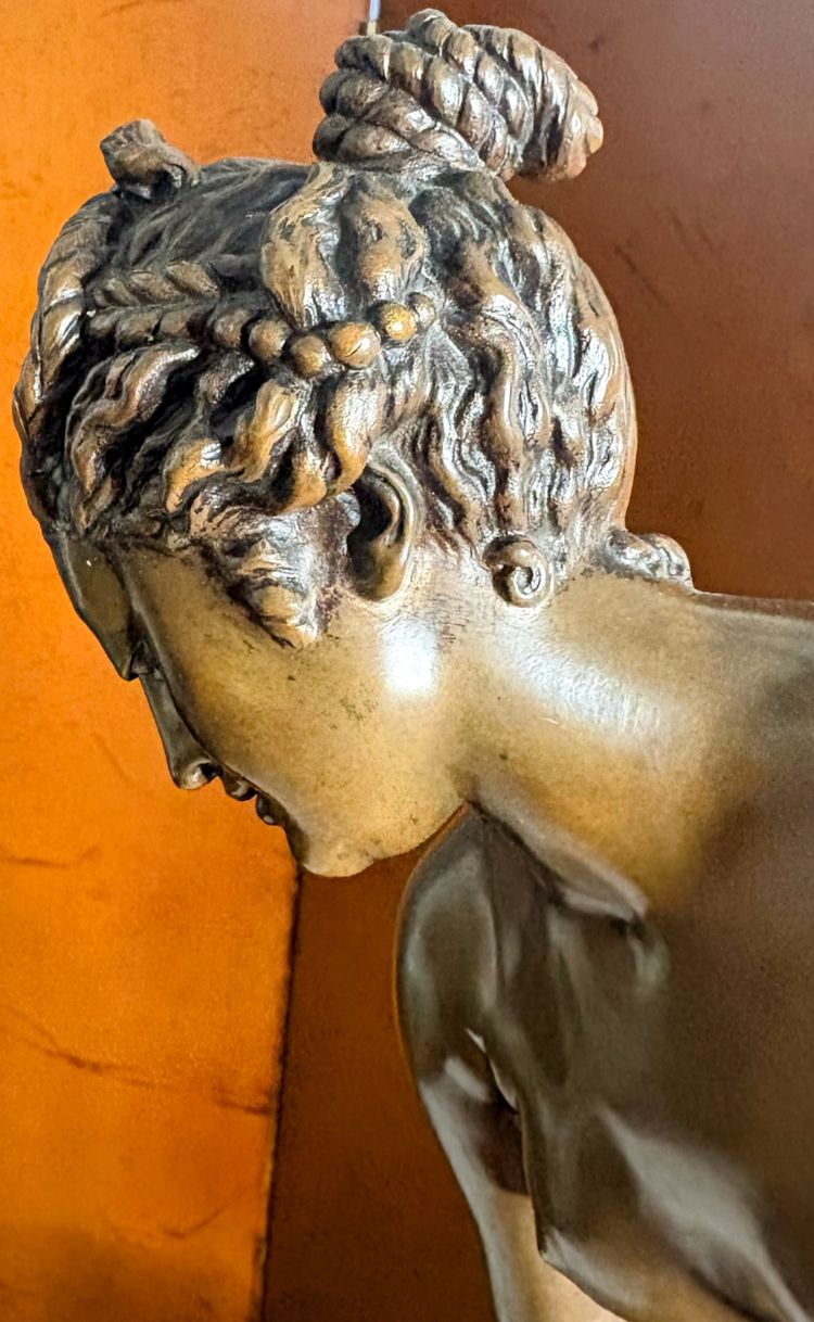 Elegant bronze Venus, signed Allegrain and cast by Barbedienne - 56 cm of classic sensuality
