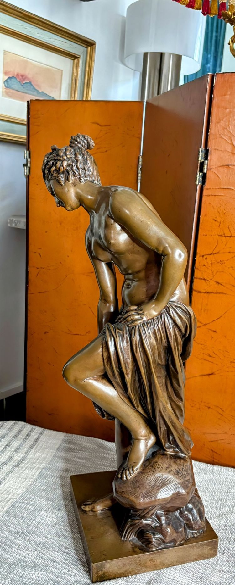 Elegant bronze Venus, signed Allegrain and cast by Barbedienne - 56 cm of classic sensuality