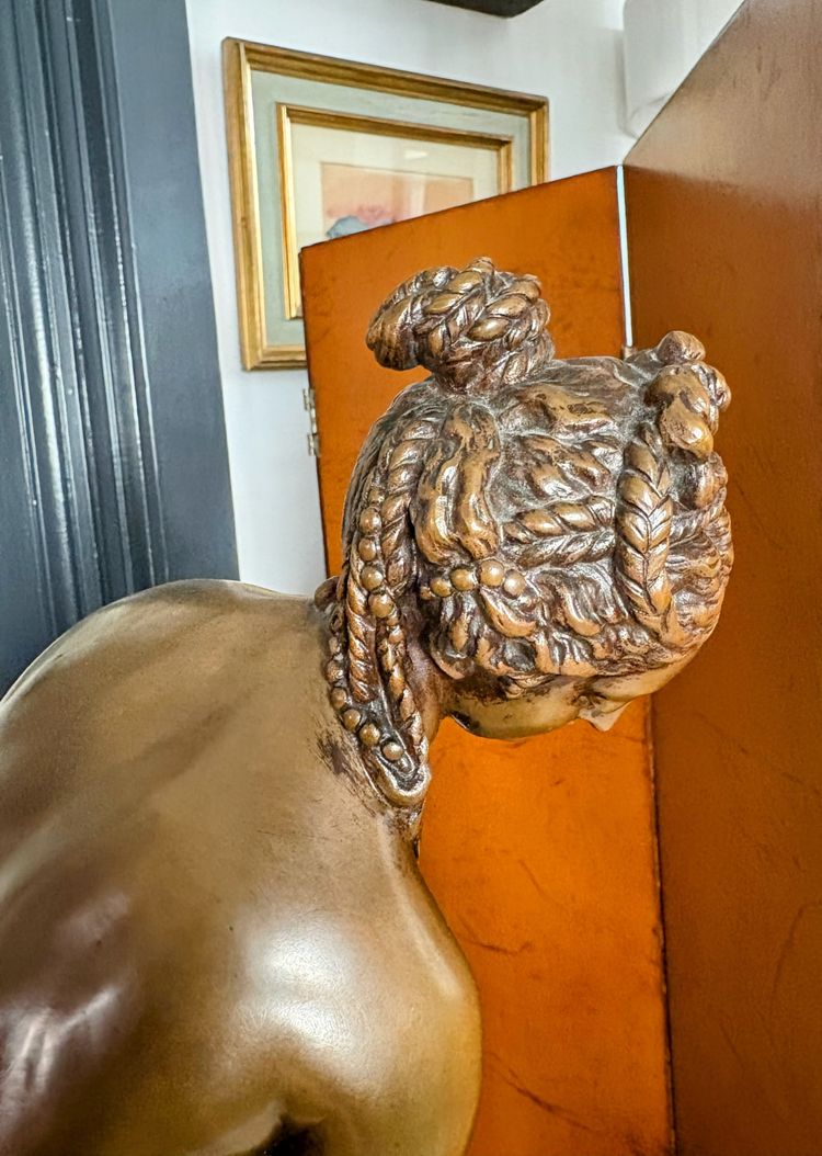 Elegant bronze Venus, signed Allegrain and cast by Barbedienne - 56 cm of classic sensuality