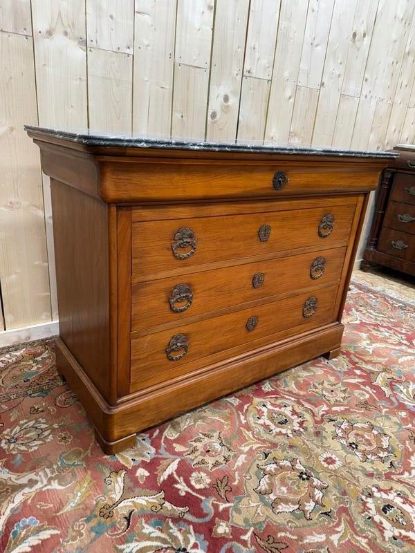 Commode de style Louis Philippe en merisier et marbre gris veiné