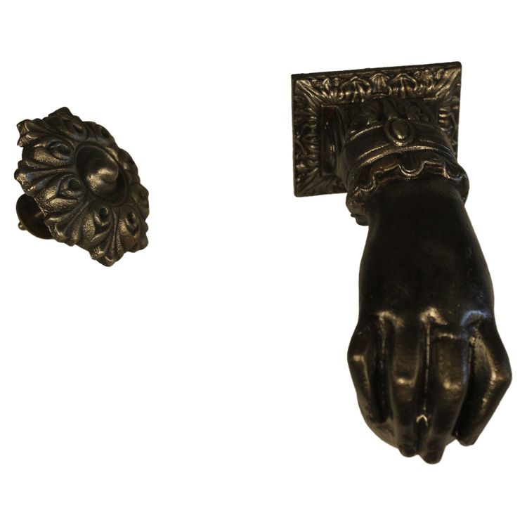 Batacchio per porta in ghisa massiccia a forma di mano, completo, XIX secolo