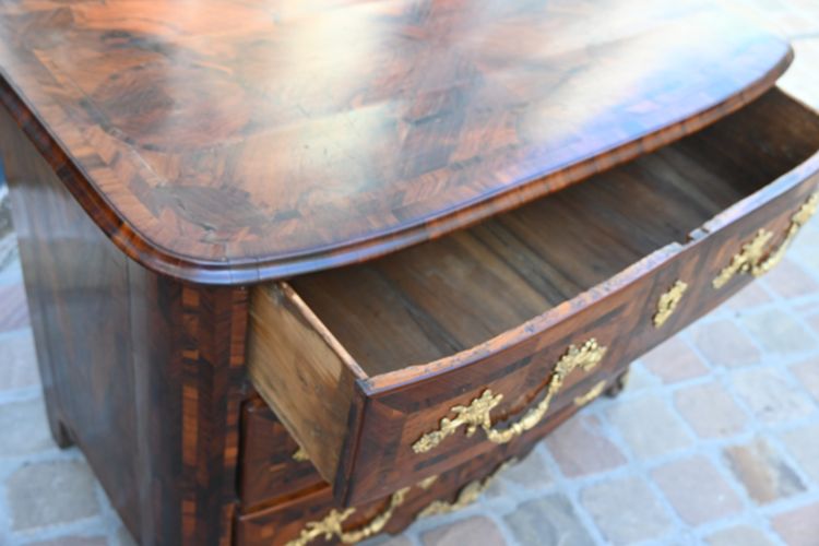 Commode en palissandre d époque Louis XIV