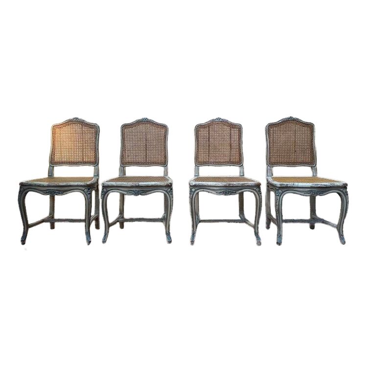 Suite de 4 chaises cannées de style Louis XV rechampi 