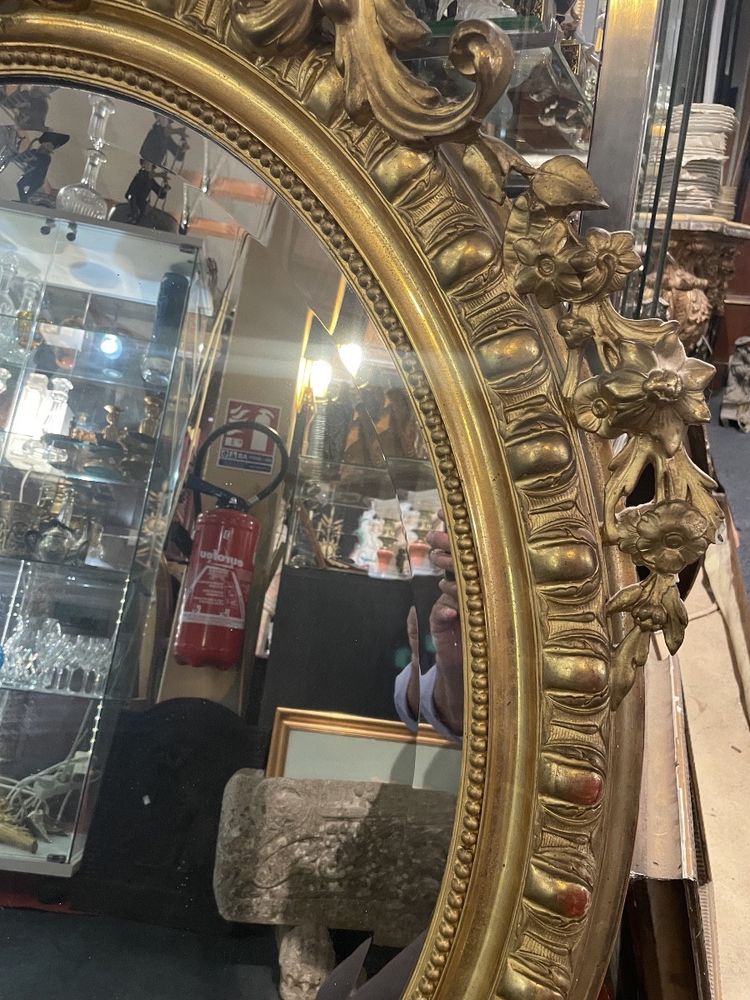 Ovaler Spiegel aus vergoldetem Holz aus der Zeit Napoleons III.