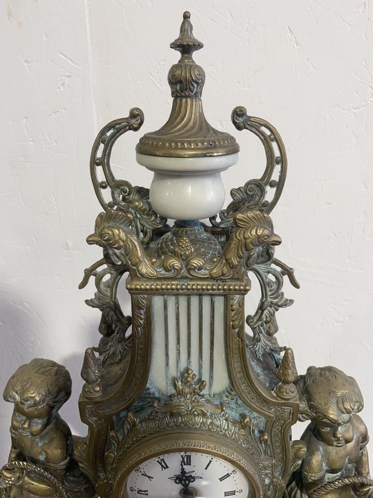 Neoclassical clock in marble and bronze from the 19th century