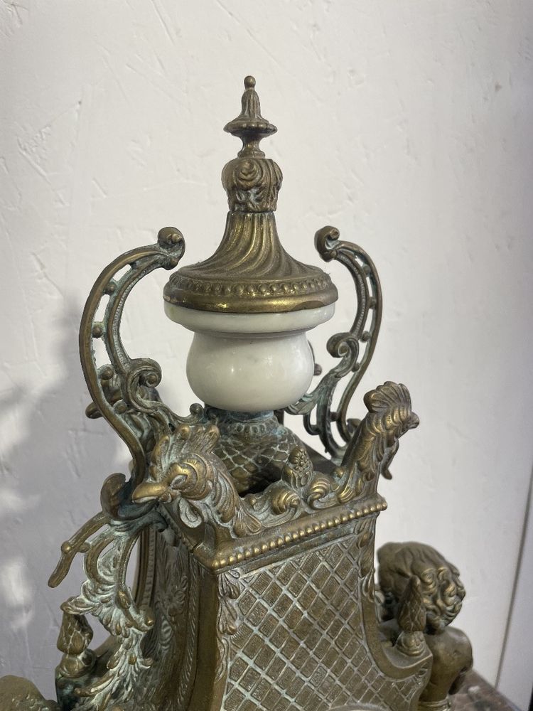 Neoclassical clock in marble and bronze from the 19th century