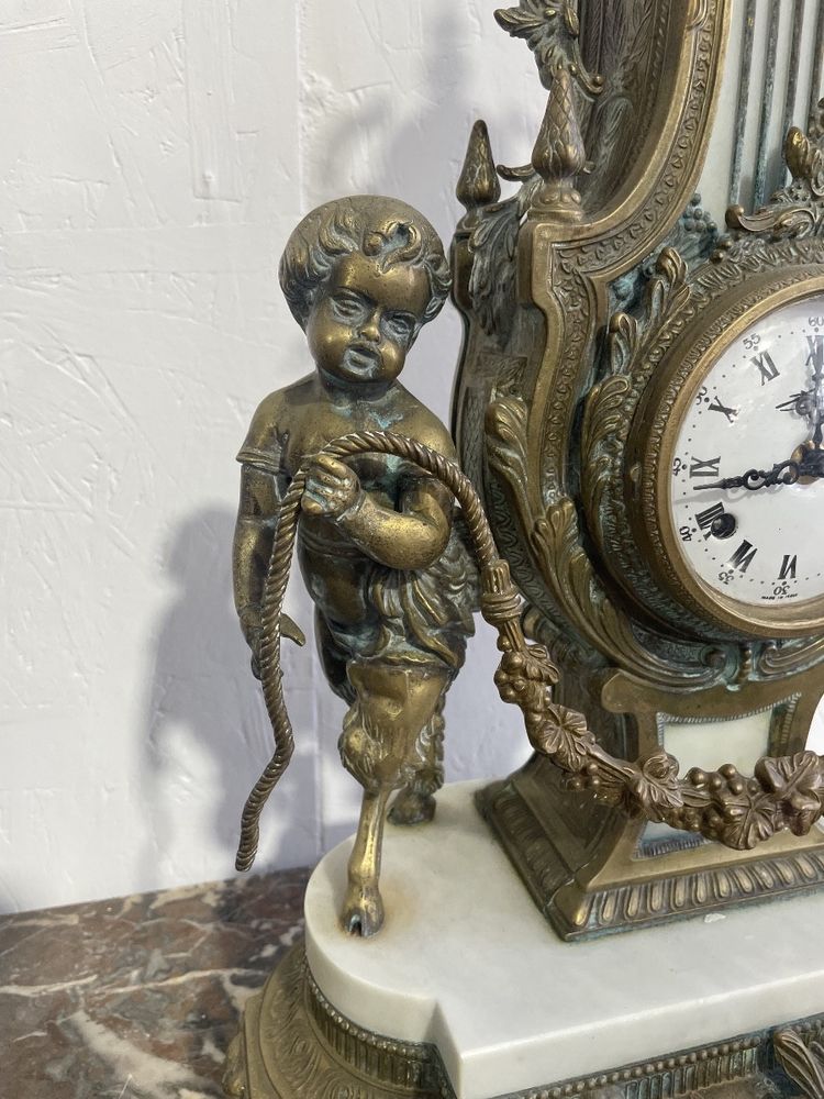 Neoclassical clock in marble and bronze from the 19th century