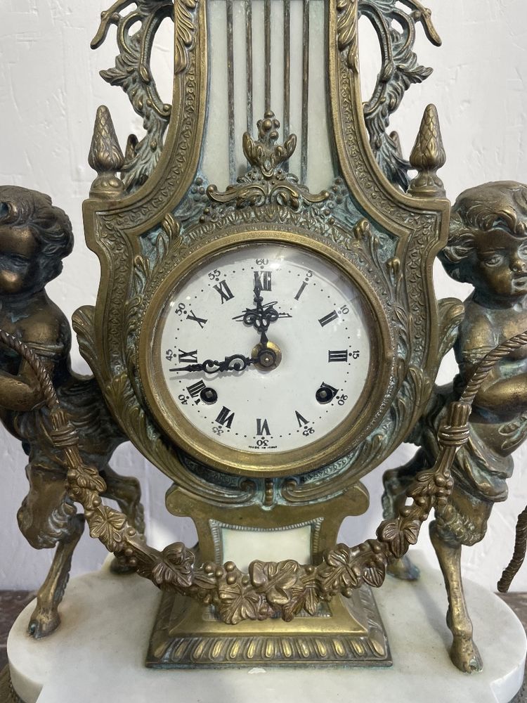 Neoclassical clock in marble and bronze from the 19th century