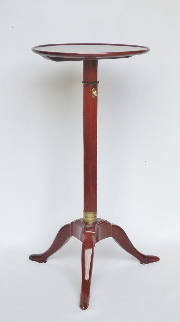 Light-bearing pedestal table, 18th century.