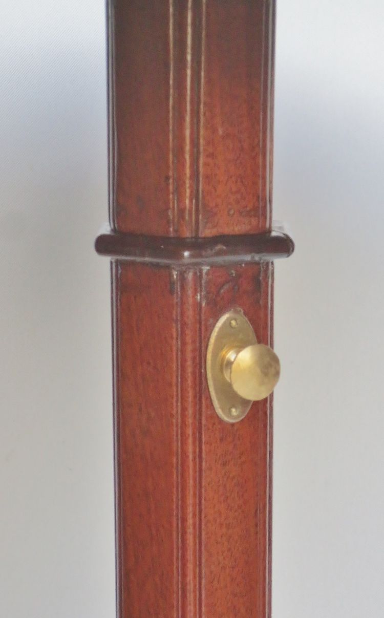 Light-bearing pedestal table, 18th century.