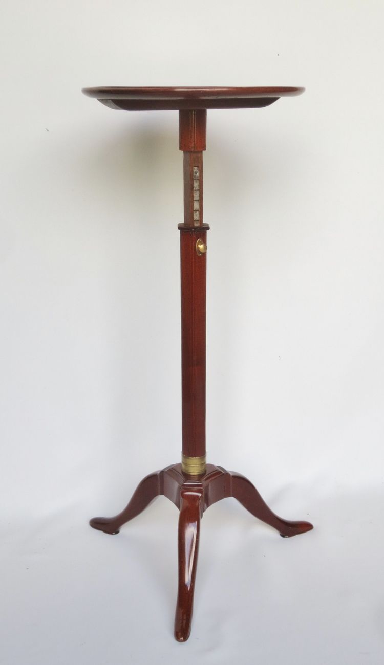 Light-bearing pedestal table, 18th century.