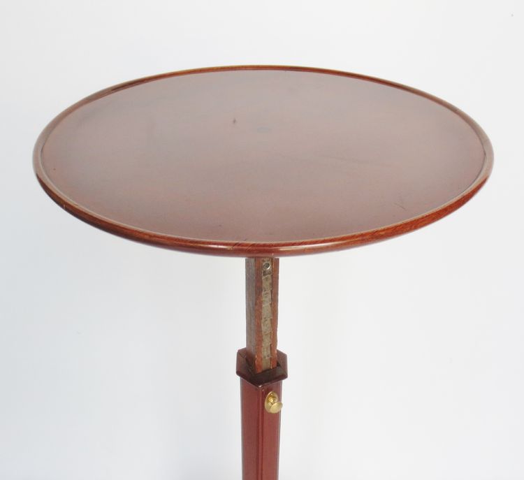 Light-bearing pedestal table, 18th century.