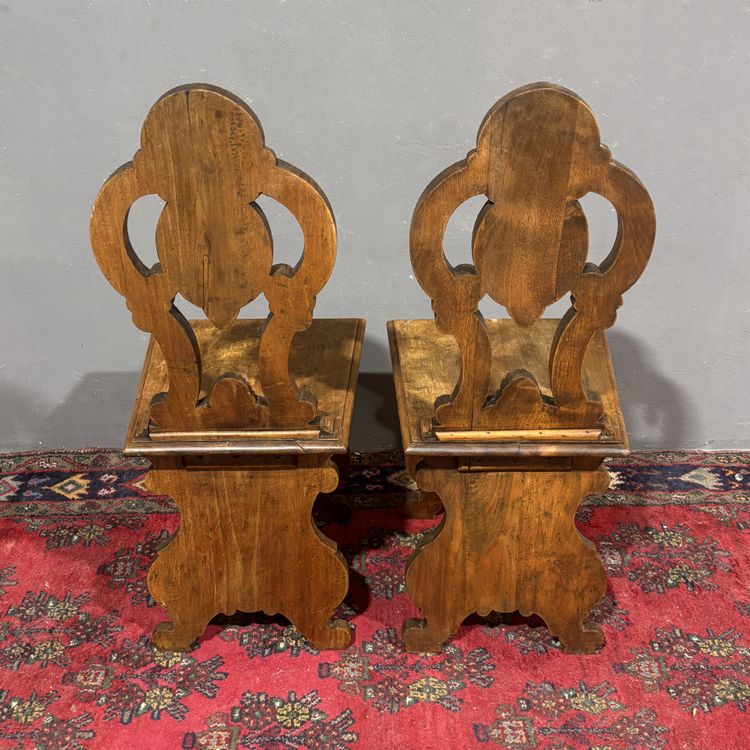 Paire de tabourets Renaissance anciens