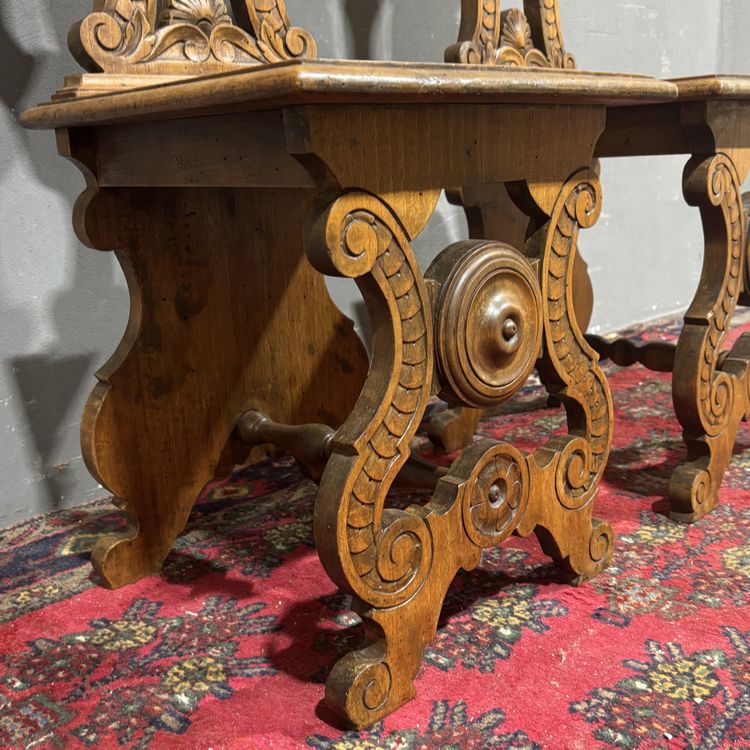Paire de tabourets Renaissance anciens
