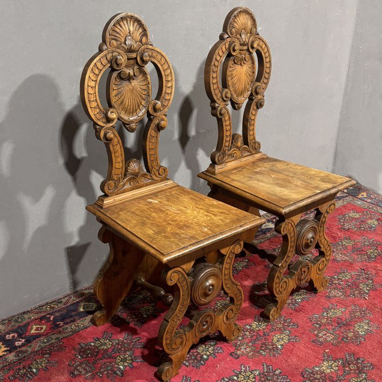 Paire de tabourets Renaissance anciens