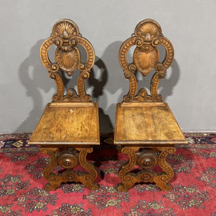Paire de tabourets Renaissance anciens
