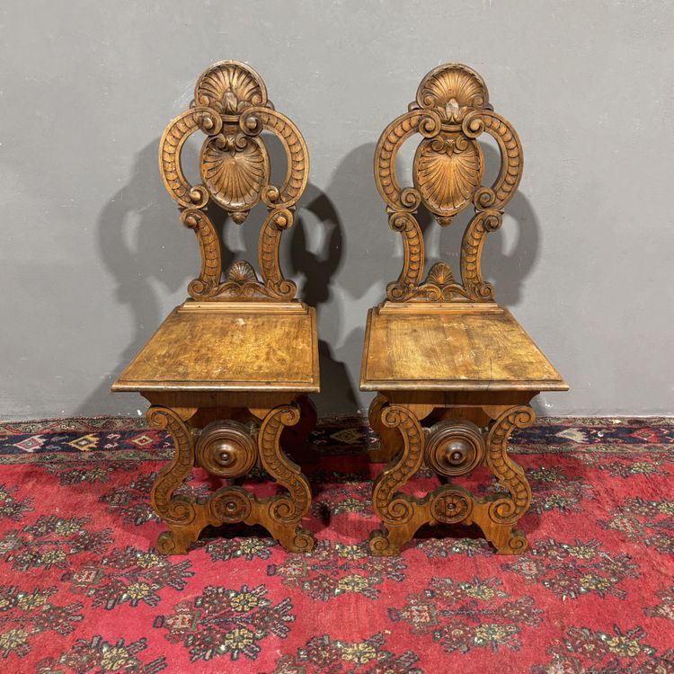 Paire de tabourets Renaissance anciens