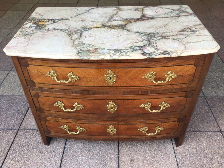 Une commode de style Louis XIV- Régence en marqueterie