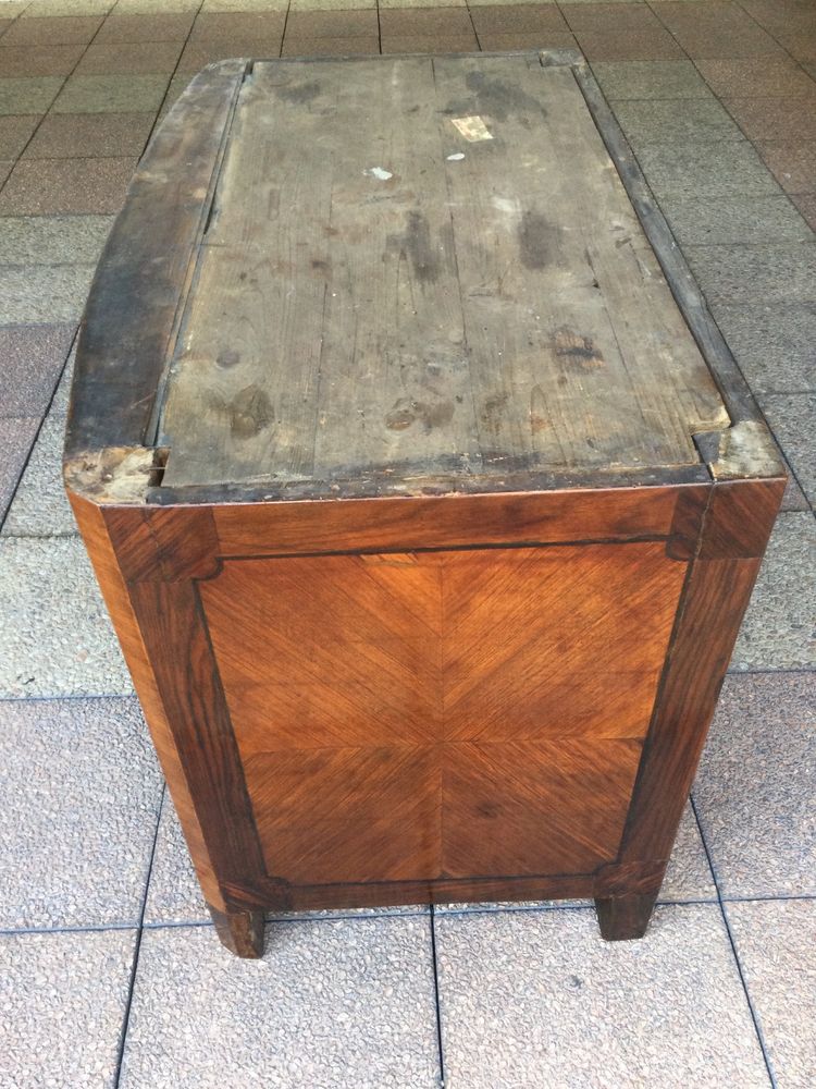Une commode de style Louis XIV- Régence en marqueterie