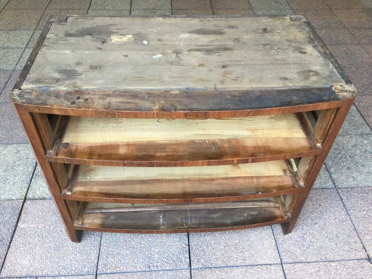Une commode de style Louis XIV- Régence en marqueterie
