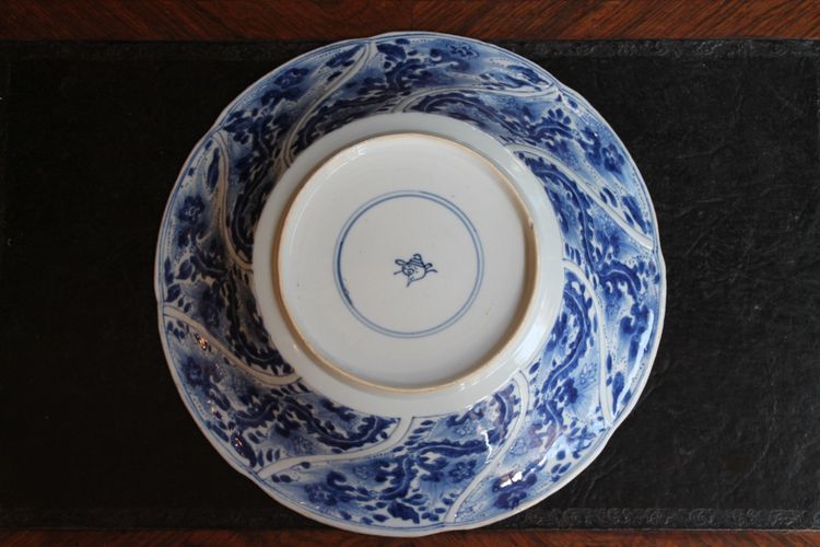 Dish with swirling decoration