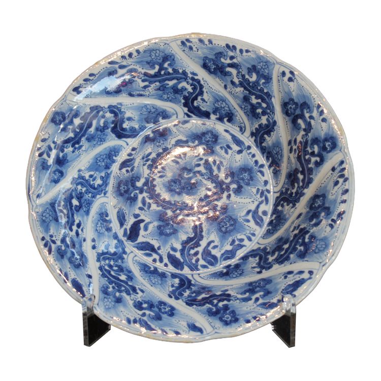 Dish with swirling decoration