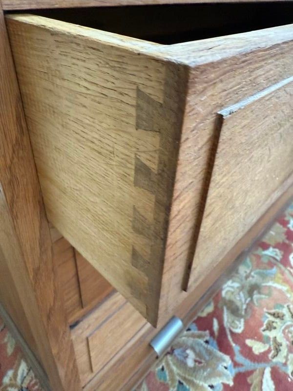 Postboten-Handelsmöbel in einem Sideboard und einer Kommode aus massiver Eiche, 1950
