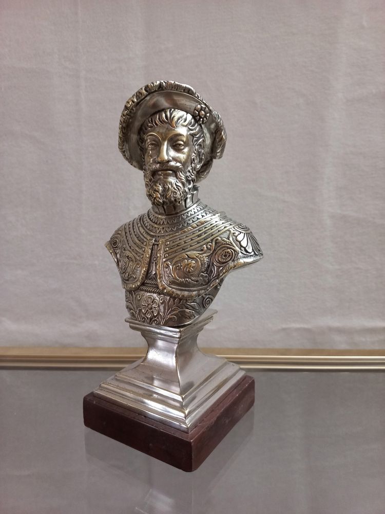 Busto del XIX secolo in bronzo argentato e marmo rosso