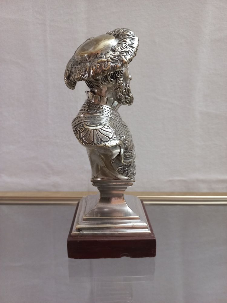 Busto del XIX secolo in bronzo argentato e marmo rosso