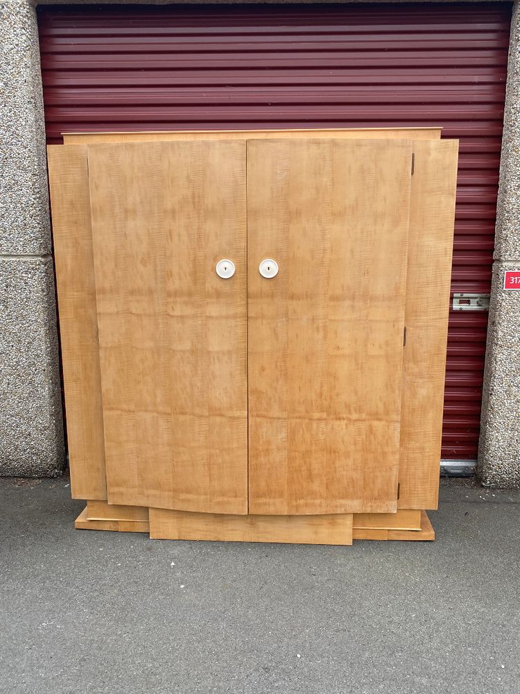 André Arbus (1903-1969) Elegant art deco cabinet in sycamore veneer 1935