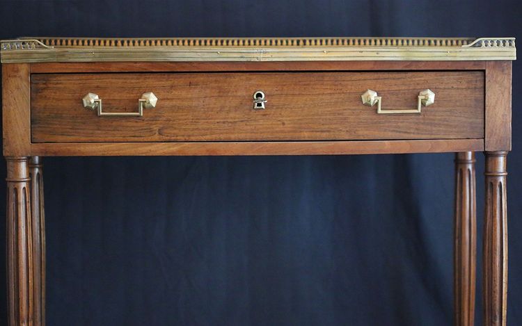 Console Louis XVI, walnut, XVIIIth century