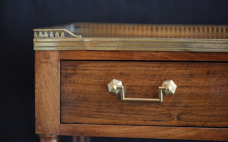 Console Louis XVI, walnut, XVIIIth century