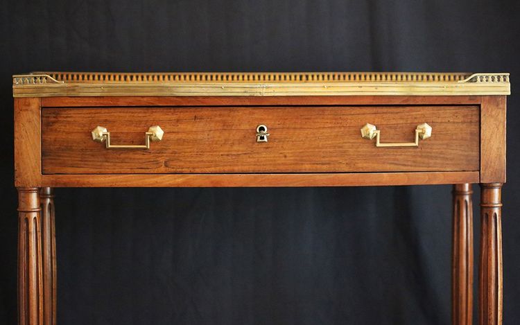 Console Louis XVI, walnut, XVIIIth century