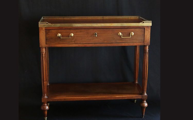 Console Louis XVI, walnut, XVIIIth century