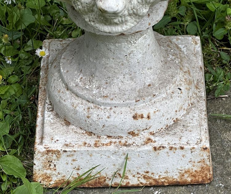 Pair of large Medici vases, cast iron garden property, fruit masks, 20th century