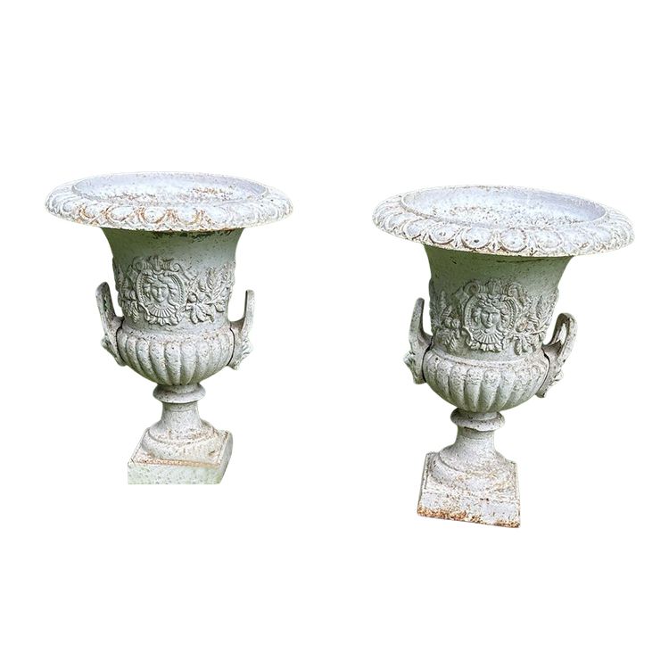 Pair of large Medici vases, cast iron garden property, fruit masks, 20th century