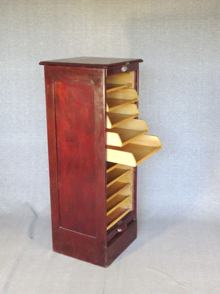 Curtain filing cabinet, by Thonet 1932