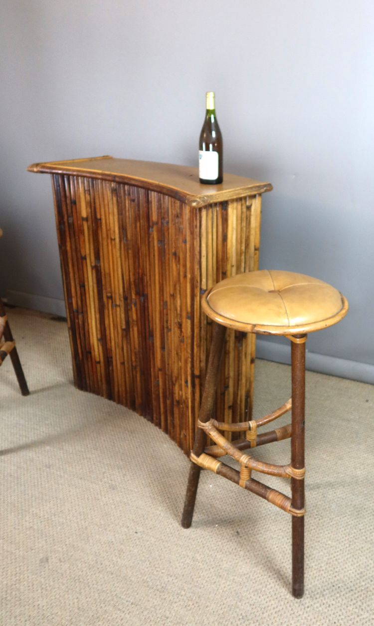 Bar en bambou et ses deux tabourets
