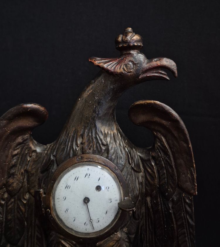 porte montre aigle en bois