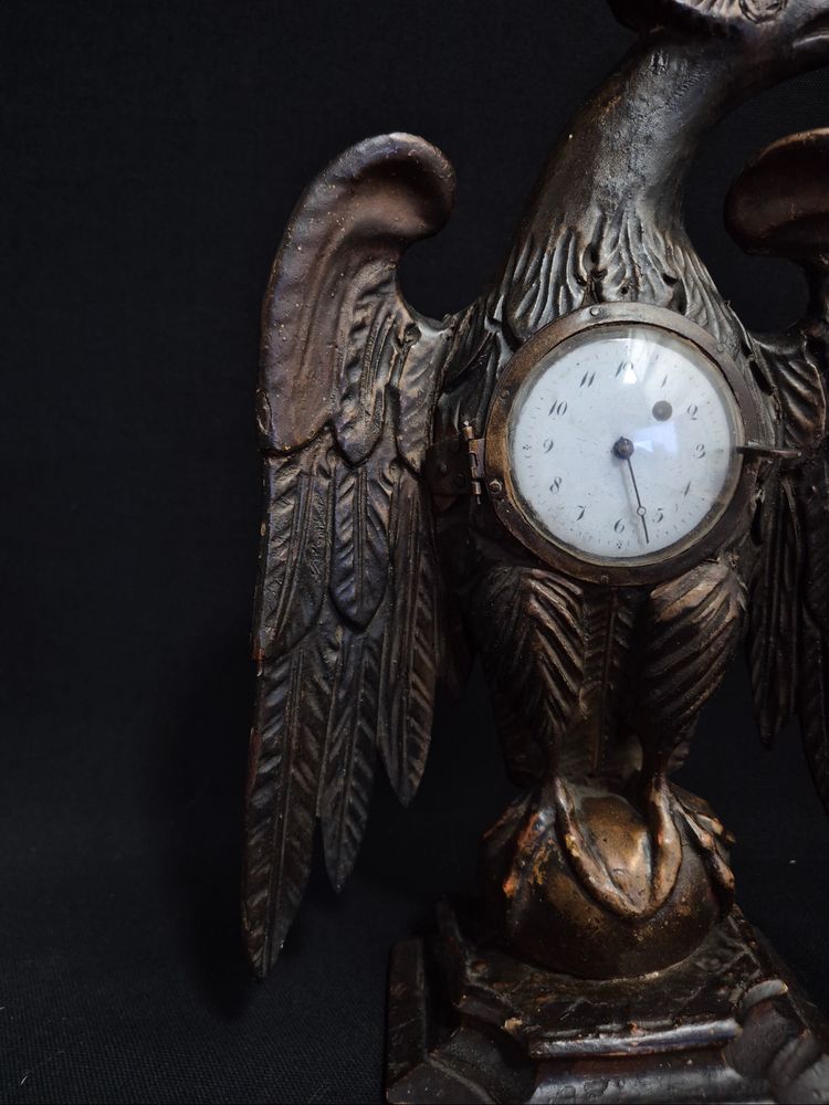 porte montre aigle en bois
