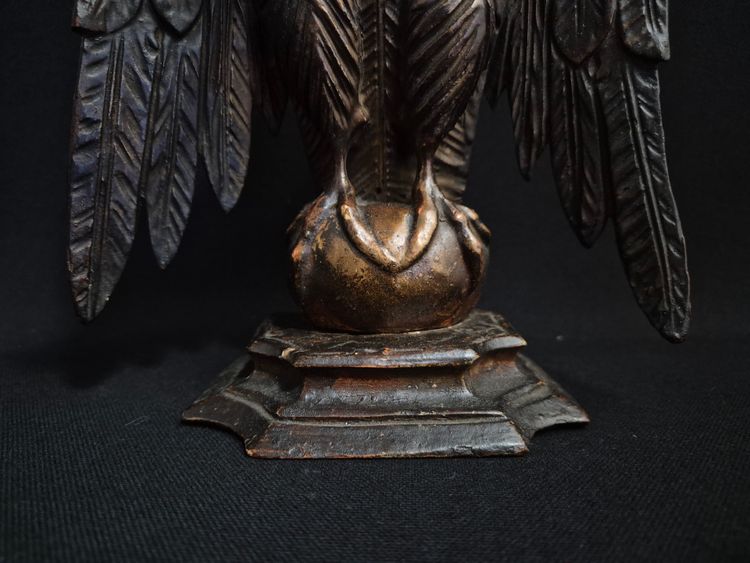 porte montre aigle en bois