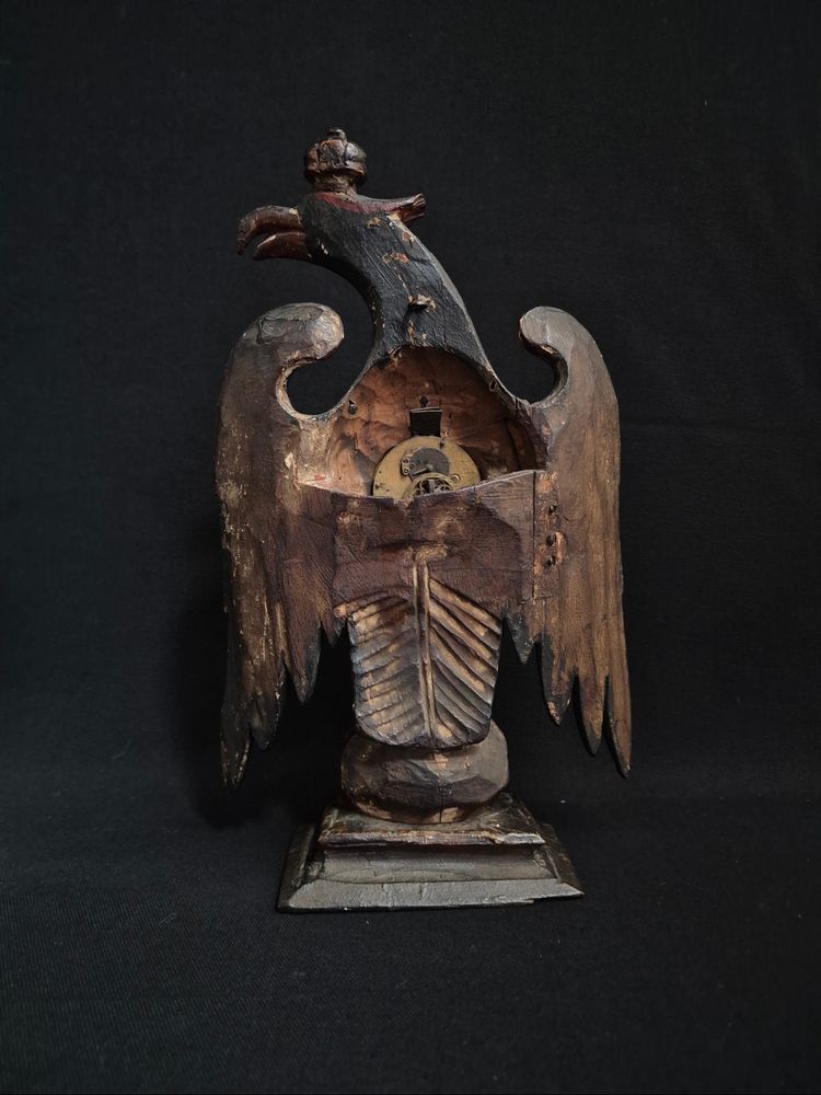 porte montre aigle en bois
