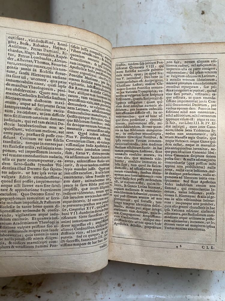 BIBLIA SACRA Vulgatae Editionis Sixti V. Pont. Mr. Iuslu recognized VIII. auctoritate eddita 1682 Col