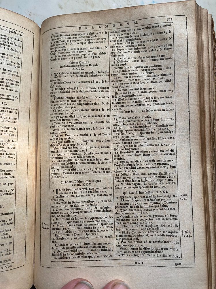 BIBLIA SACRA Vulgatae Editionis Sixti V. Pont. Mr. Iuslu recognized VIII. auctoritate eddita 1682 Col