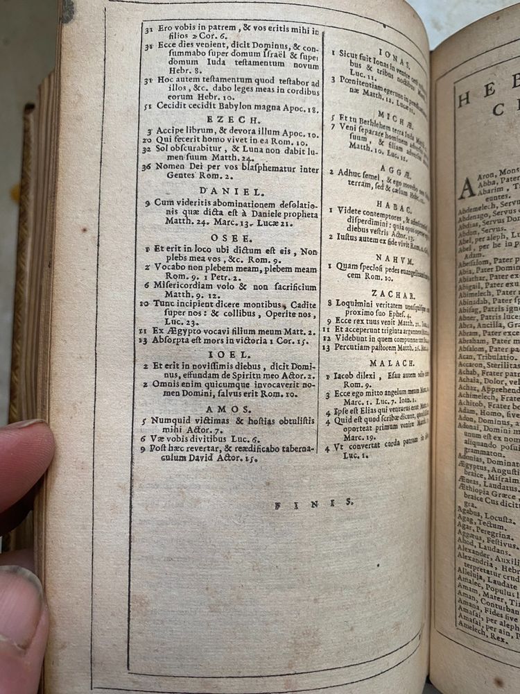 BIBLIA SACRA Vulgatae Editionis Sixti V. Pont. Mr. Iuslu recognized VIII. auctoritate eddita 1682 Col