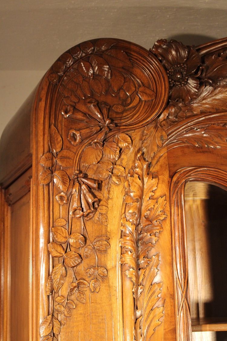 Exceptional Art Nouveau window display