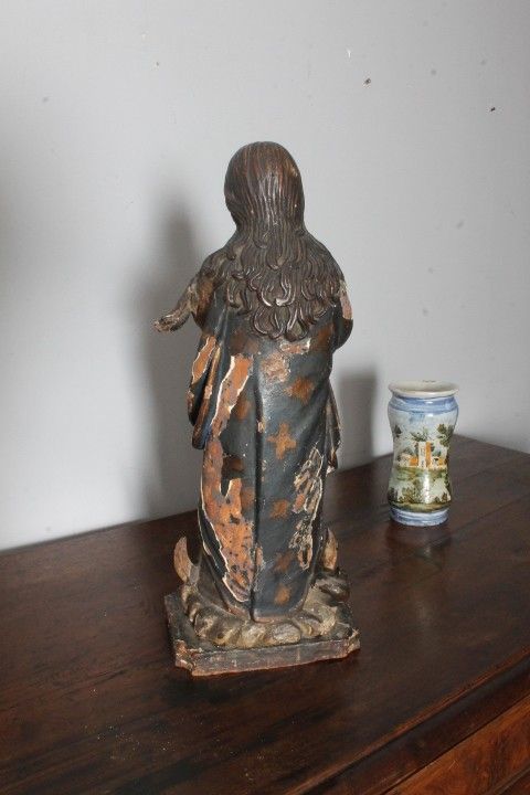 Ancienne sculpture en bois polychrome d'une Vierge, XVIIe siècle. H 46